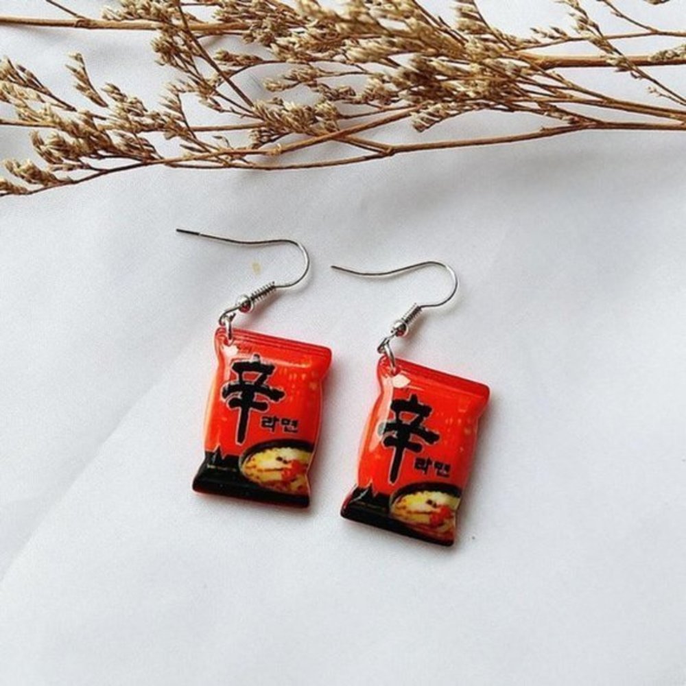 NWT spicy ramen noodle earrings